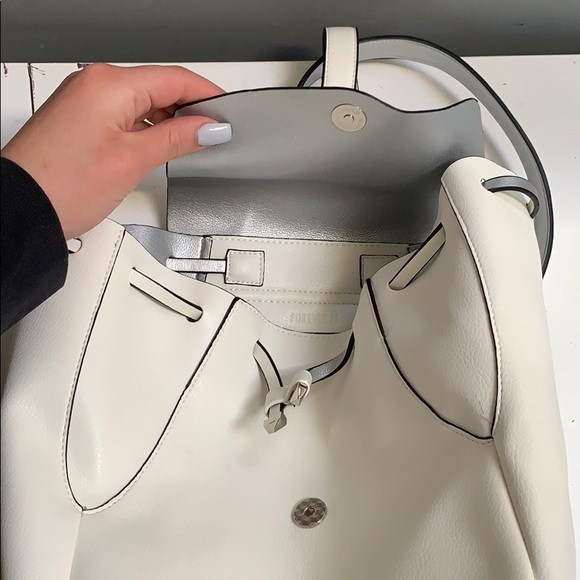 Back pack - Picture 2 of 3